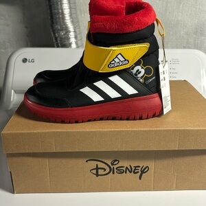 Adidas kids winterplay boot